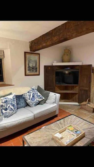Fordview Cottage Is Full Of Cotwolds Charm 어퍼슬로터 외부 사진